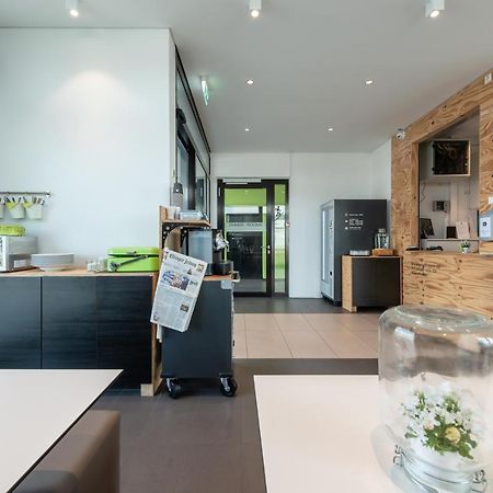 A2 Hotels Denkendorf - Airport & Messe Екстер'єр фото